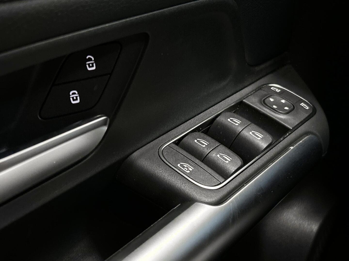 MERCEDES-BENZ EQA 2025