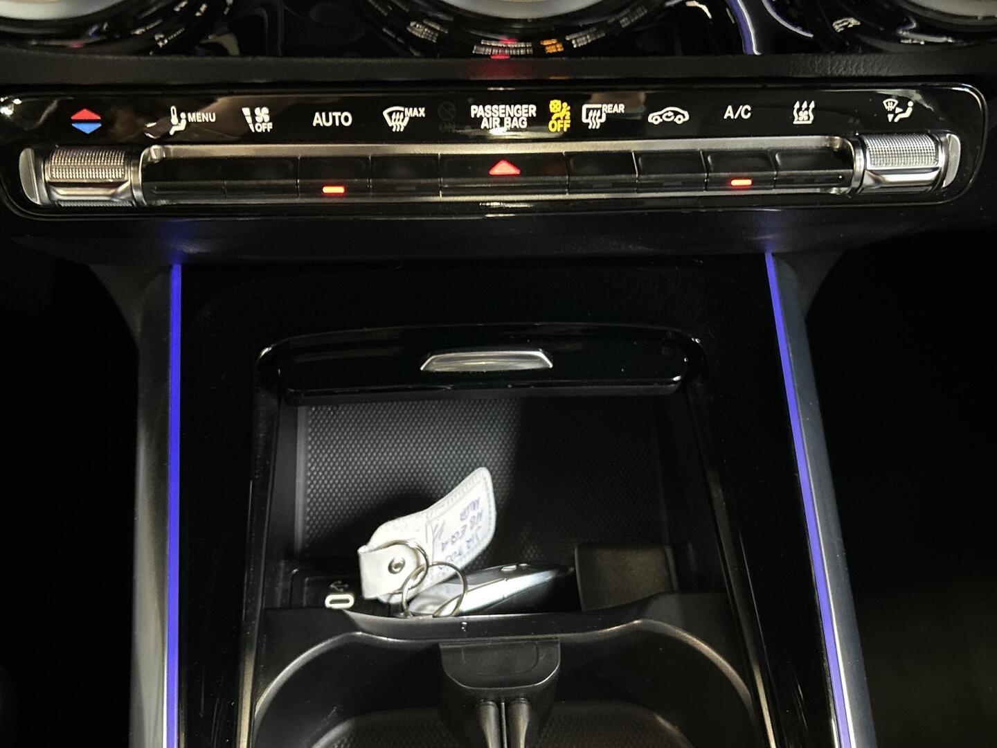 MERCEDES-BENZ EQA 2025