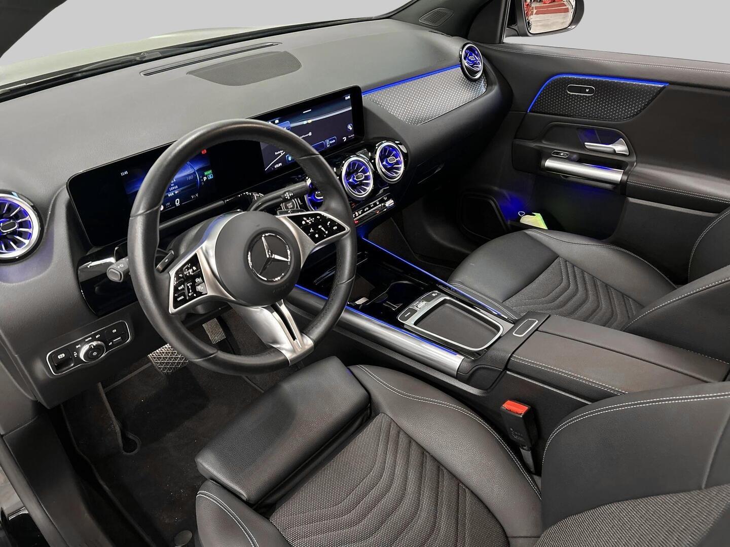 MERCEDES-BENZ EQA 2024