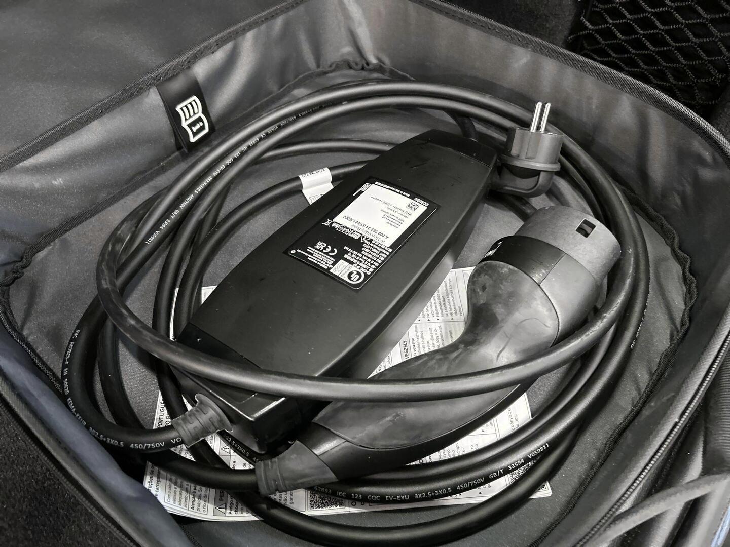 MERCEDES-BENZ EQA 2024