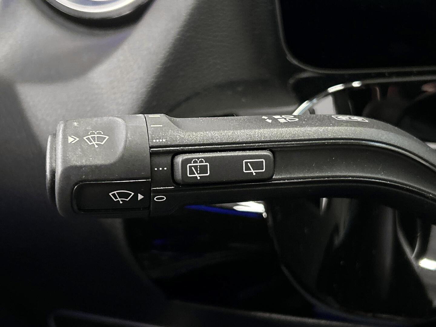 MERCEDES-BENZ EQA 2024