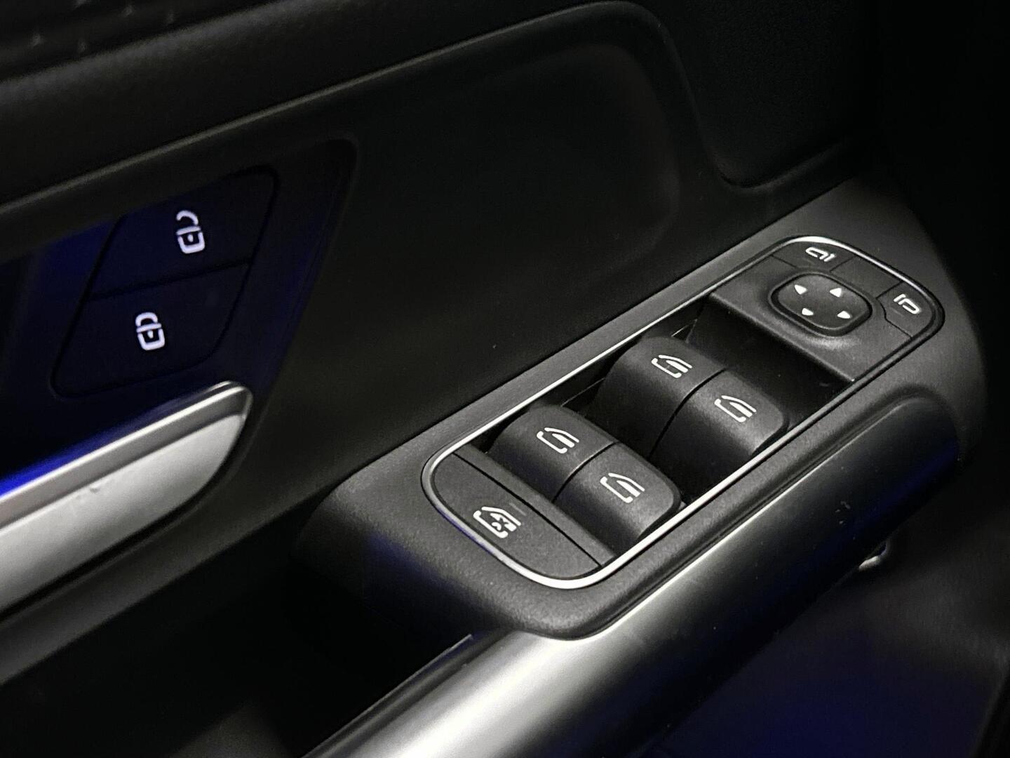 MERCEDES-BENZ EQA 2024