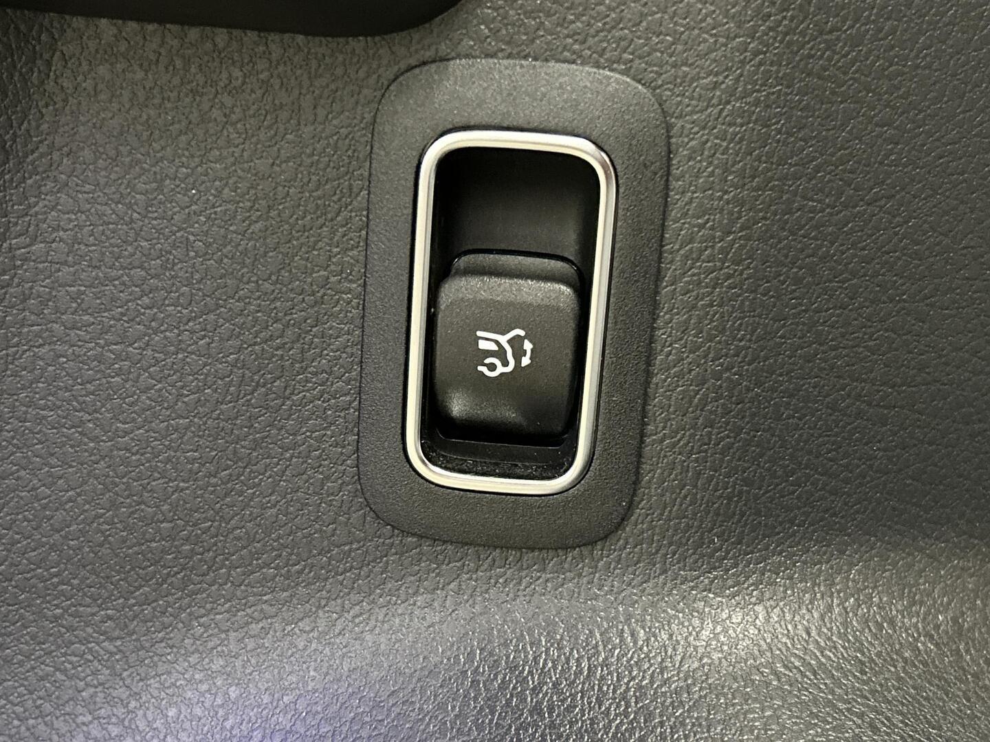 MERCEDES-BENZ EQA 2024