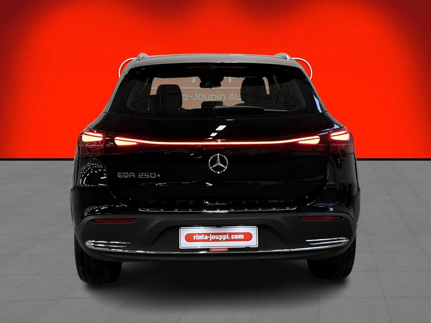 MERCEDES-BENZ EQA 2024