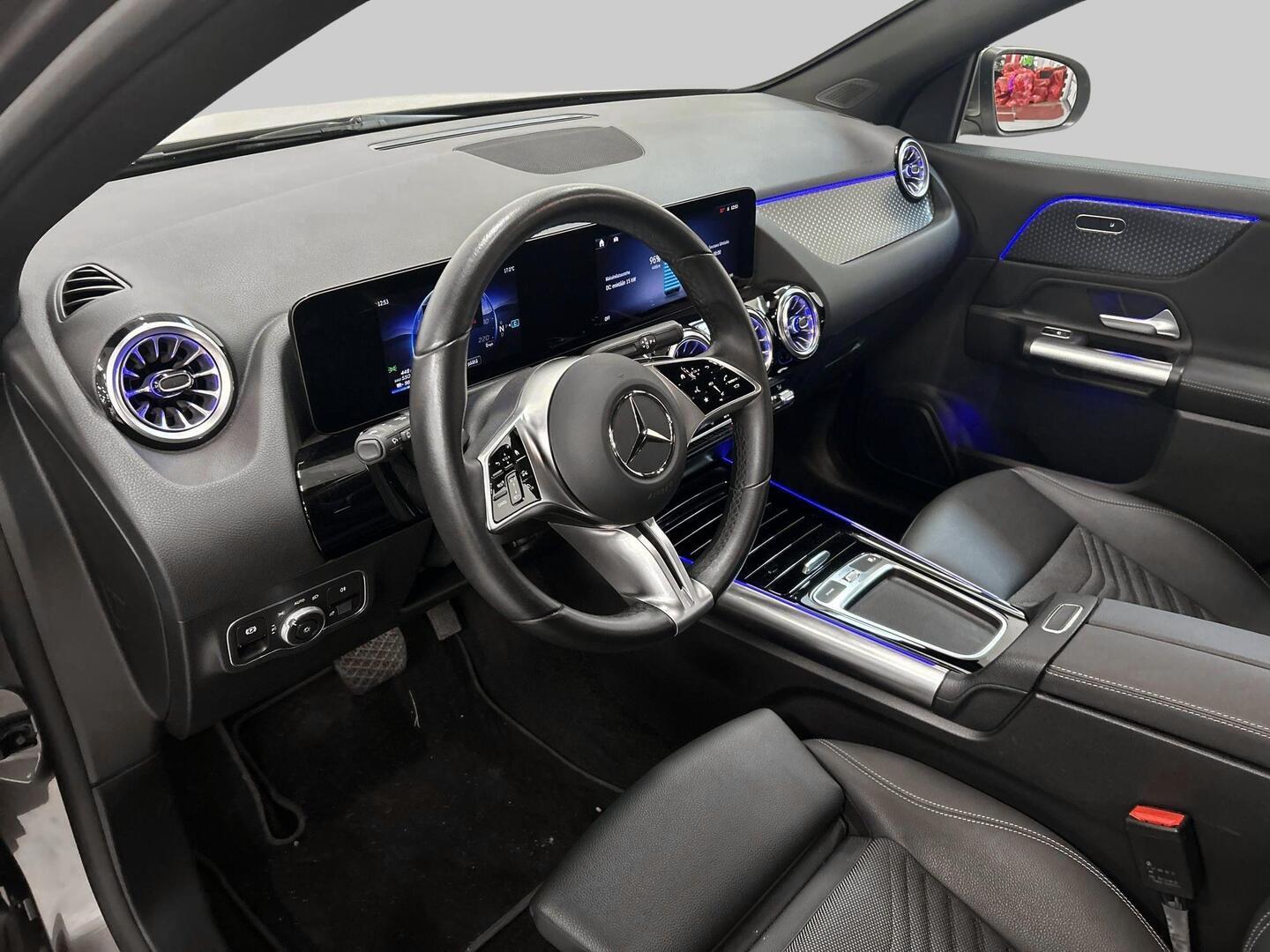 MERCEDES-BENZ EQA 2025