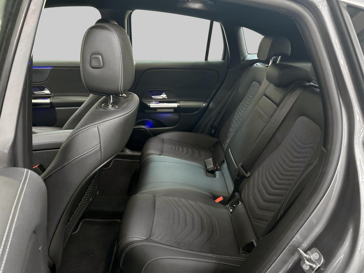 MERCEDES-BENZ EQA 2025