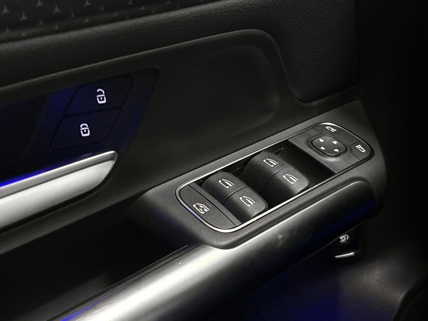 MERCEDES-BENZ EQA 2025