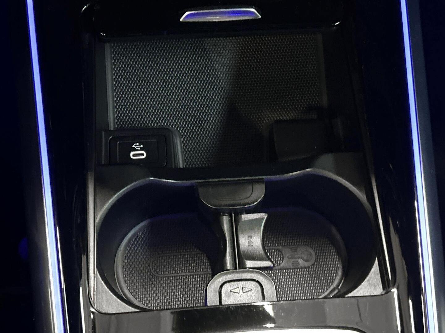 MERCEDES-BENZ EQA 2025