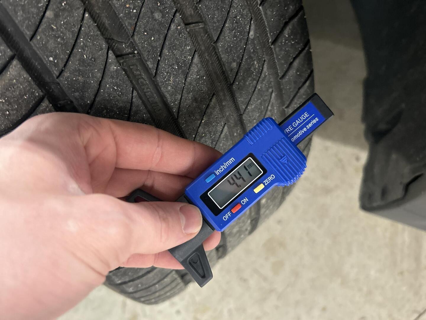 MERCEDES-BENZ EQA 2025