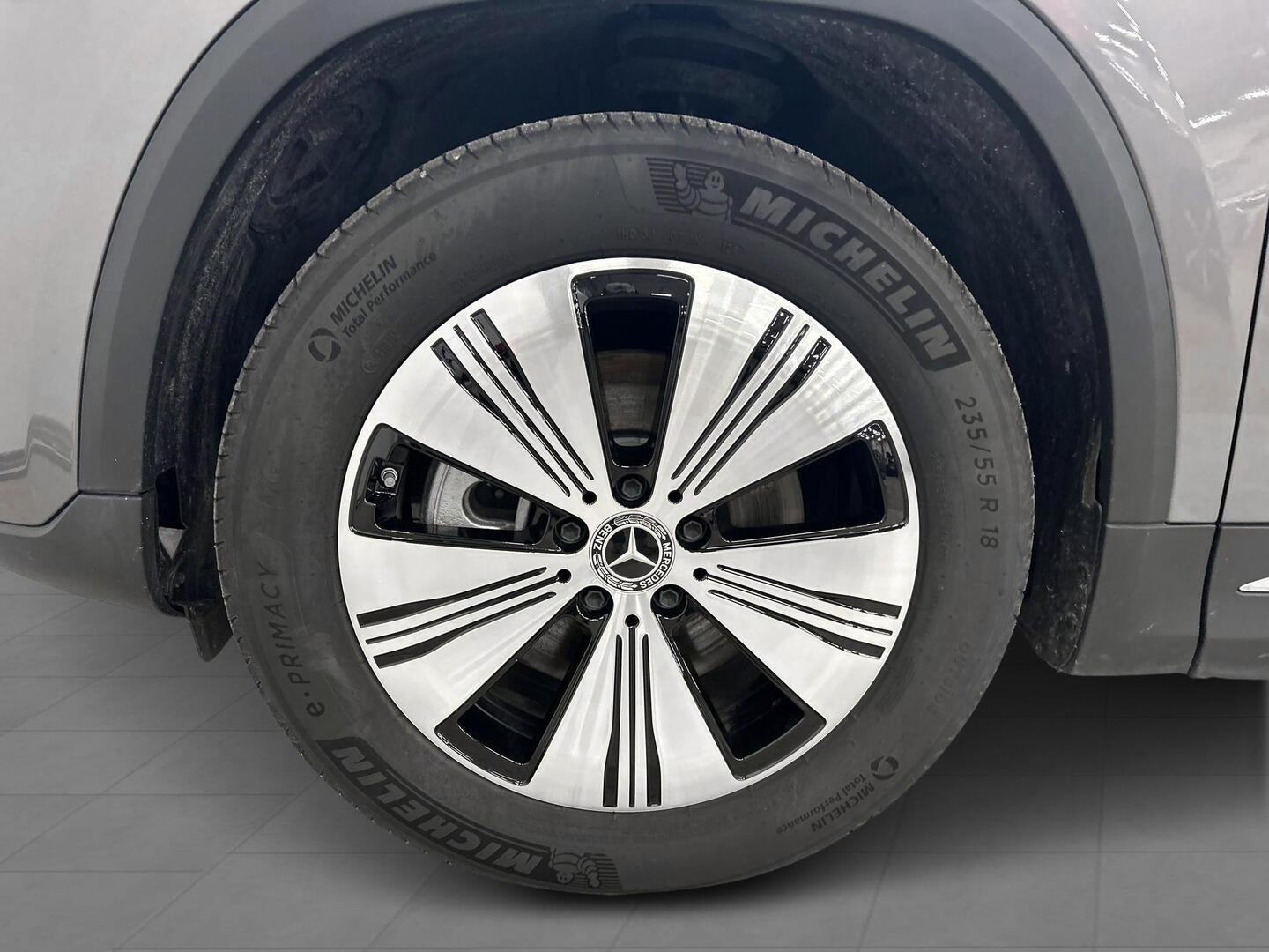 MERCEDES-BENZ EQA 2025