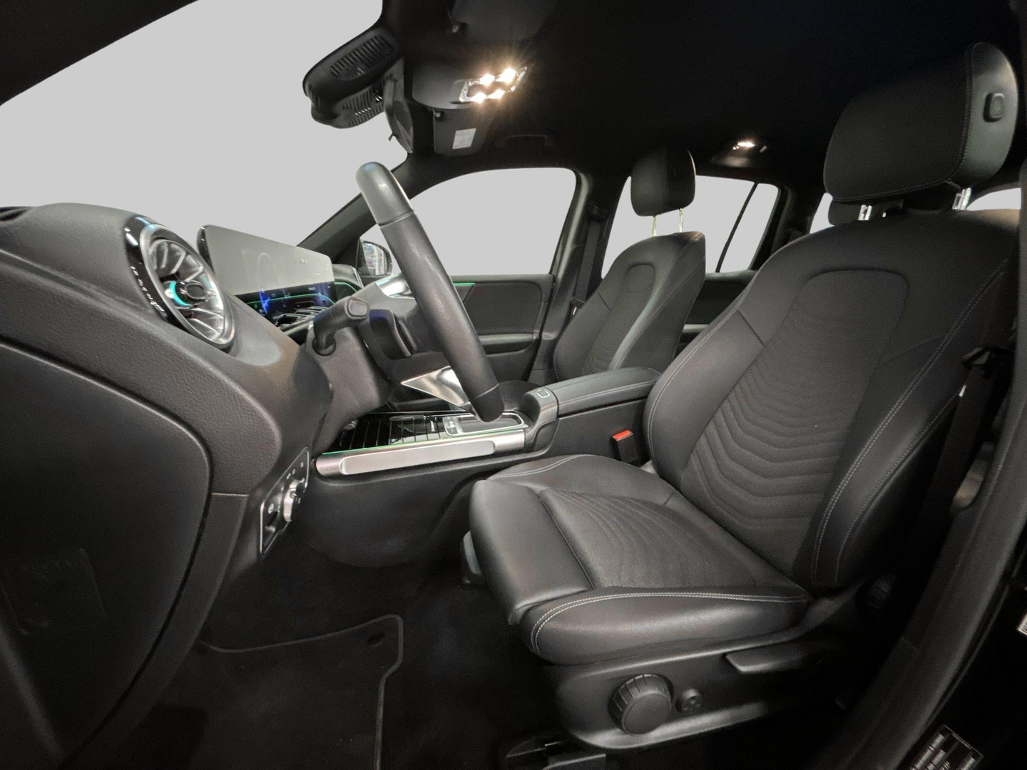 MERCEDES-BENZ EQB 2024