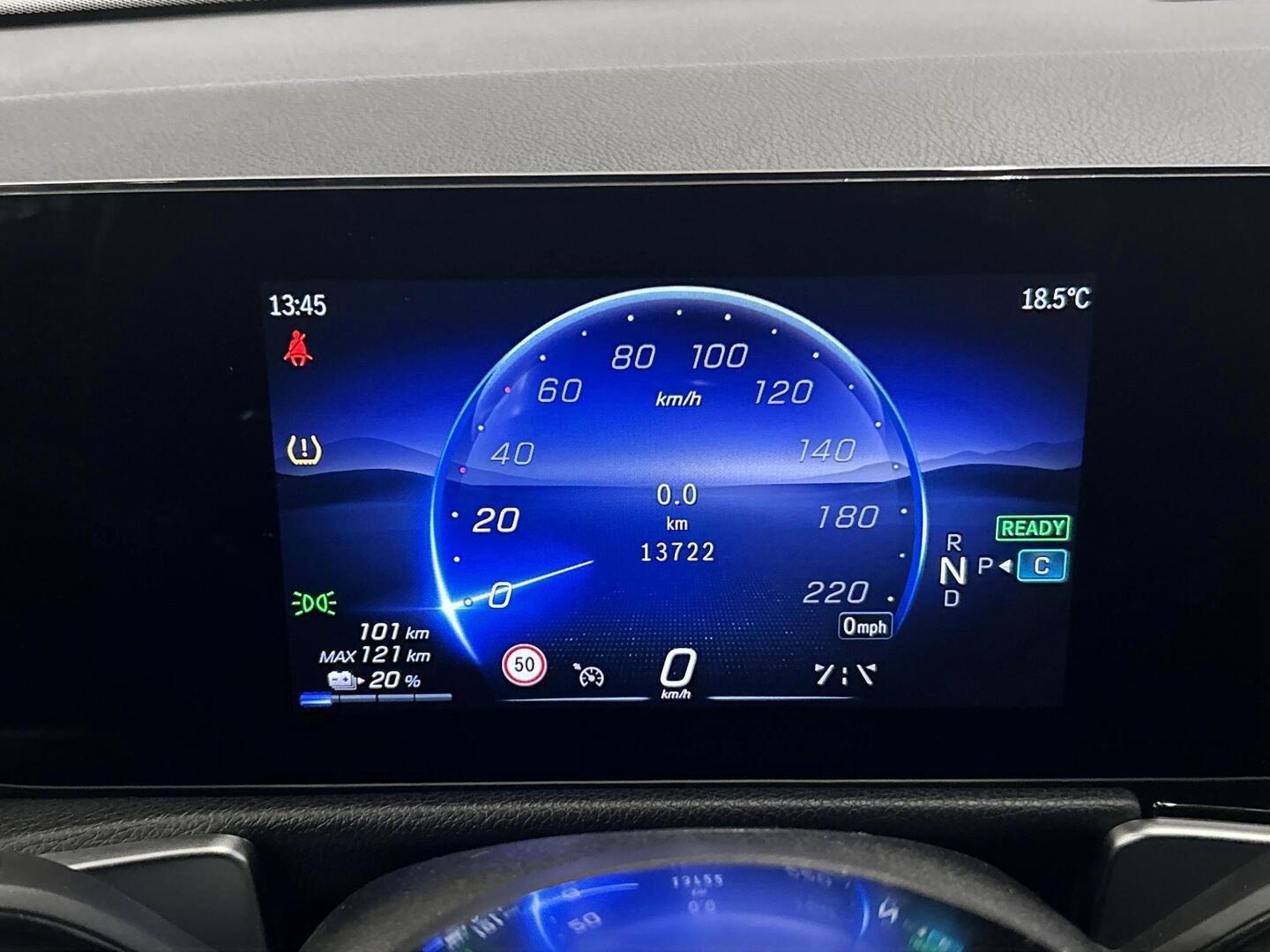 MERCEDES-BENZ EQB 2024