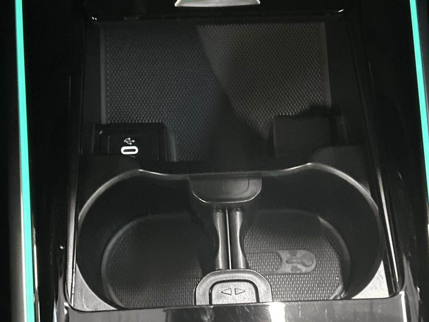 MERCEDES-BENZ EQB 2024