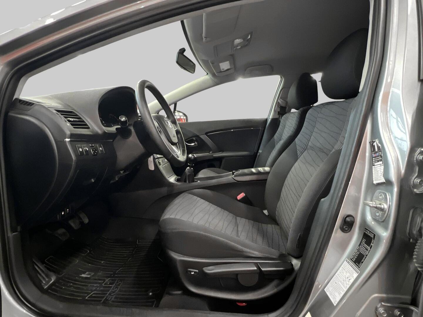 TOYOTA Avensis 2011