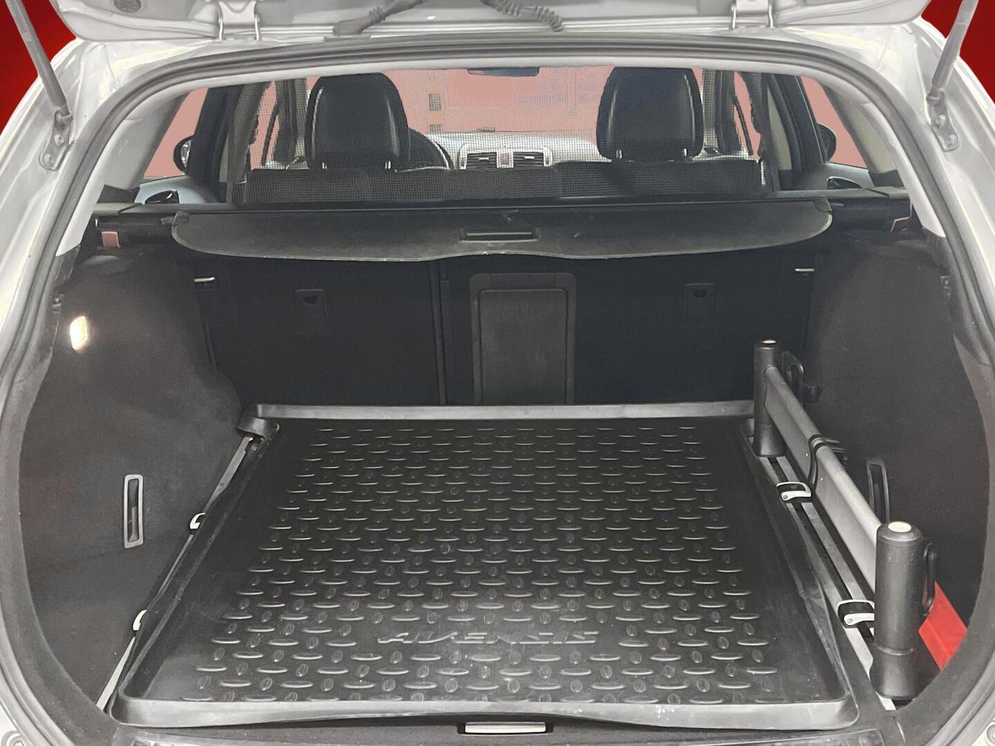 TOYOTA Avensis 2011