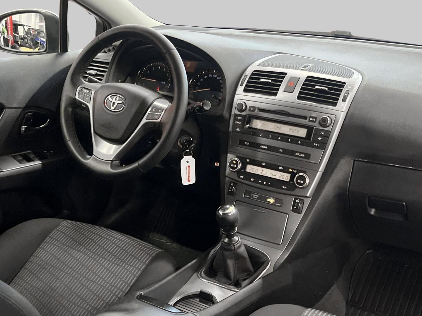 TOYOTA Avensis 2011