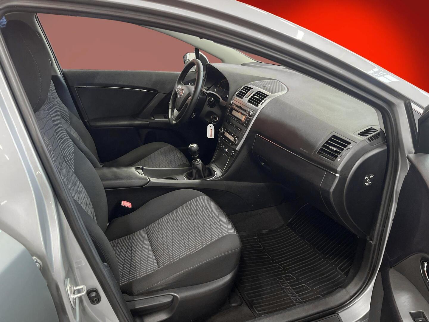 TOYOTA Avensis 2011