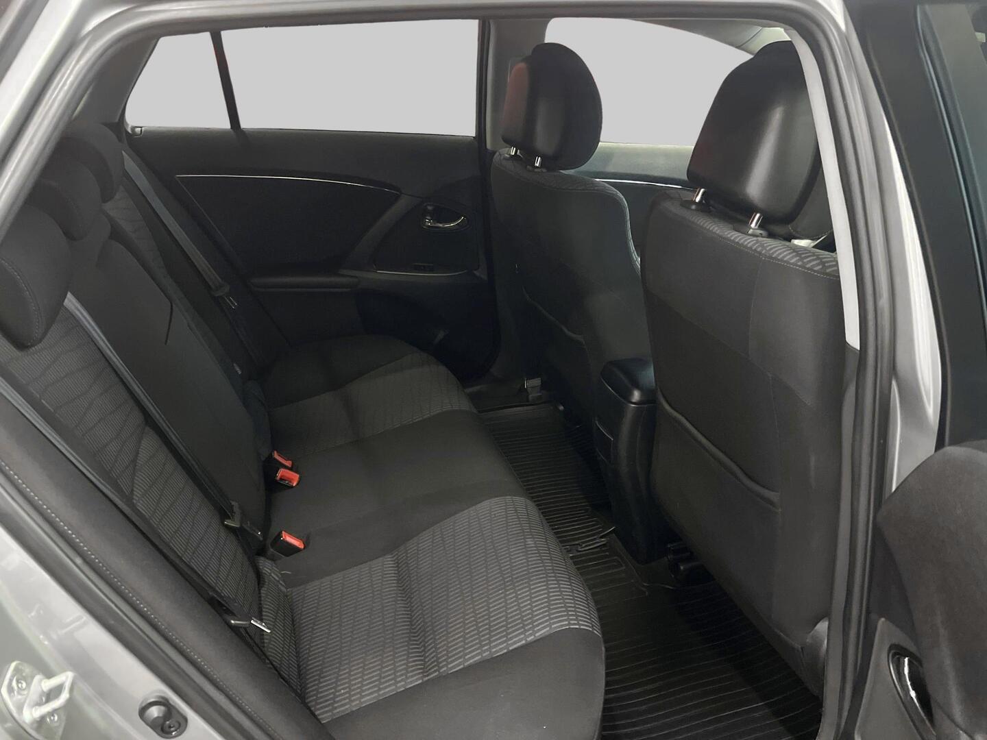 TOYOTA Avensis 2011