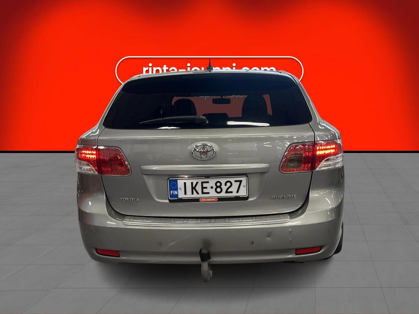 TOYOTA Avensis 2011