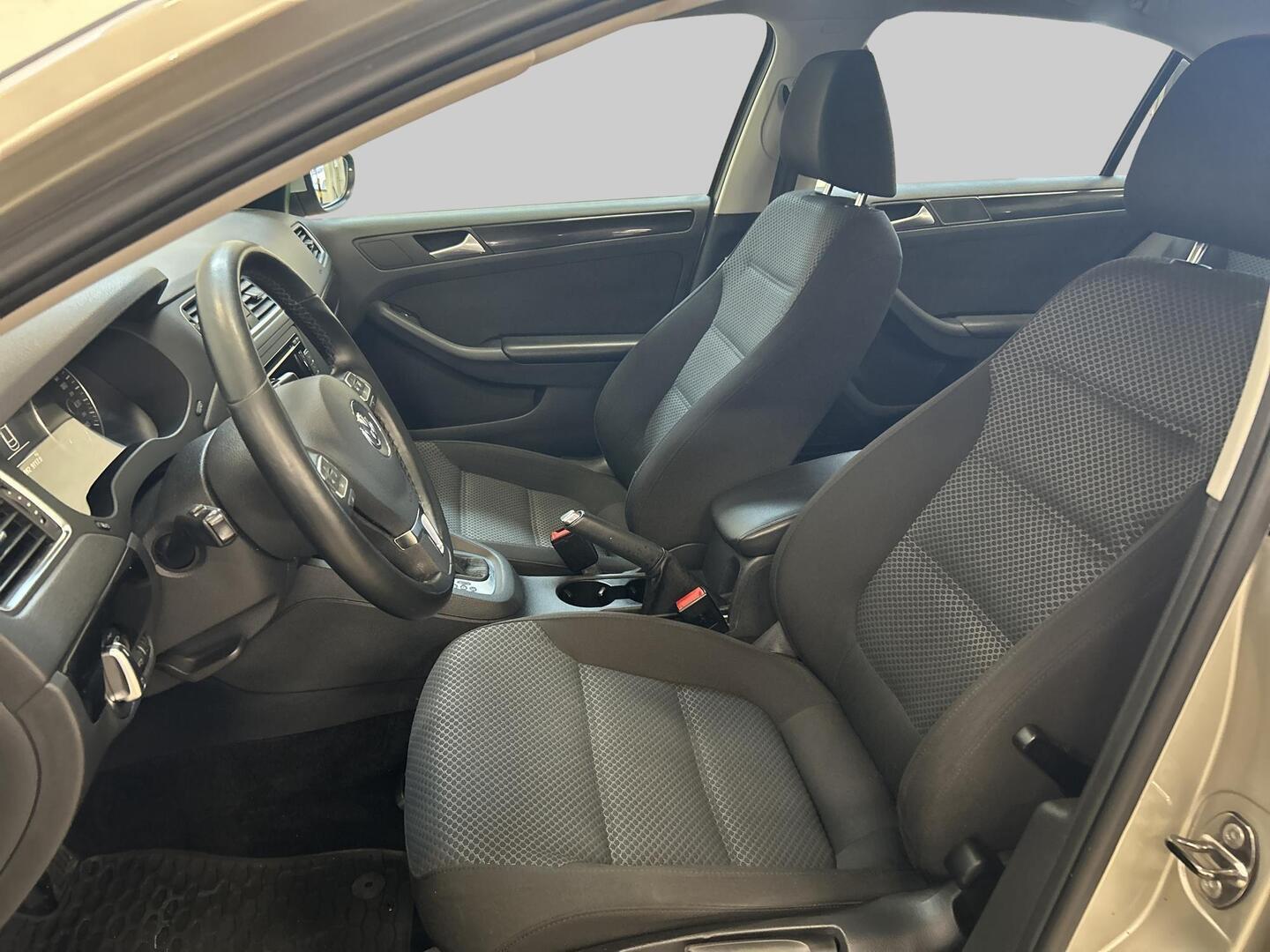 VOLKSWAGEN Jetta 2014