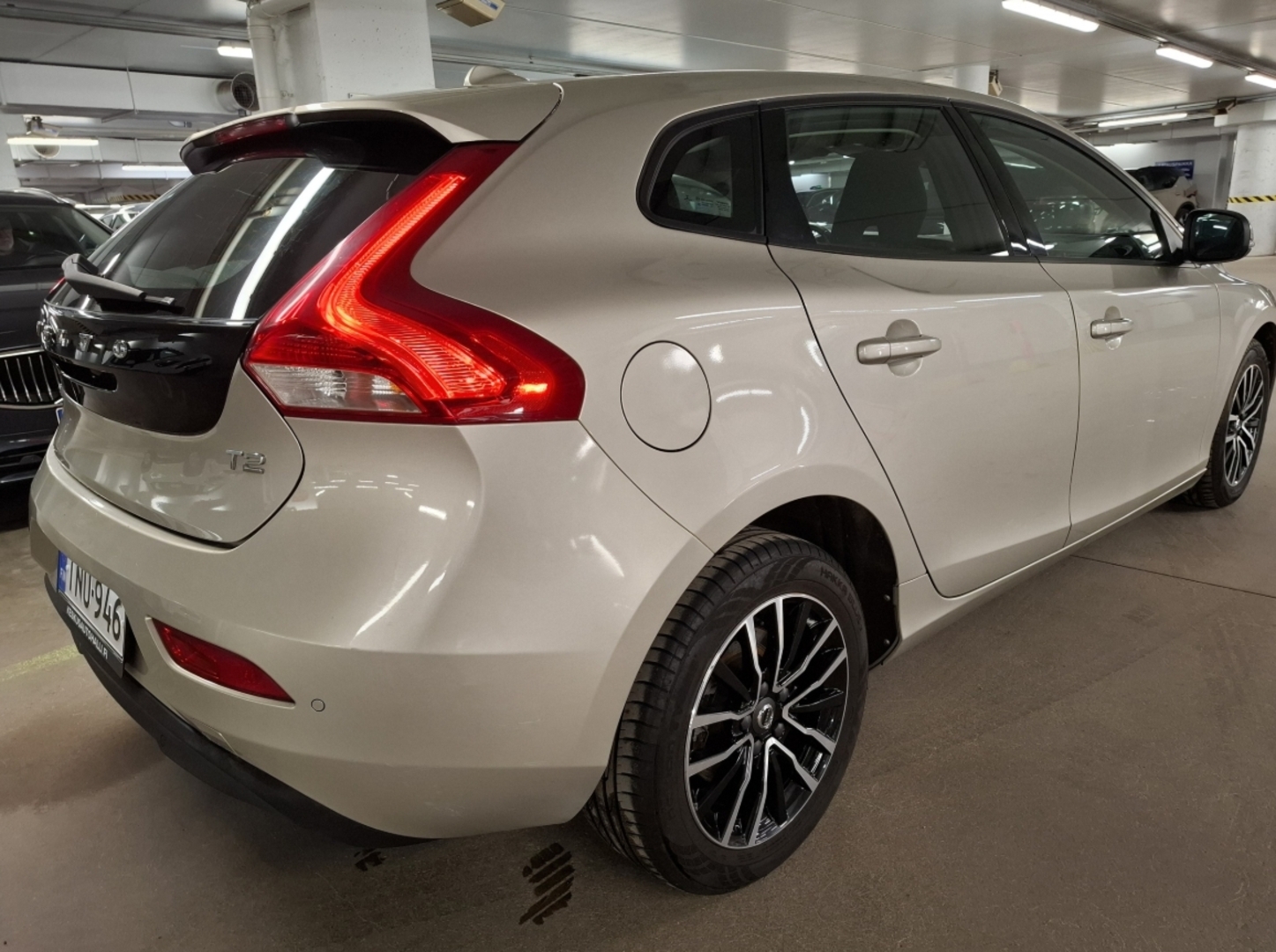 VOLVO V40 2017