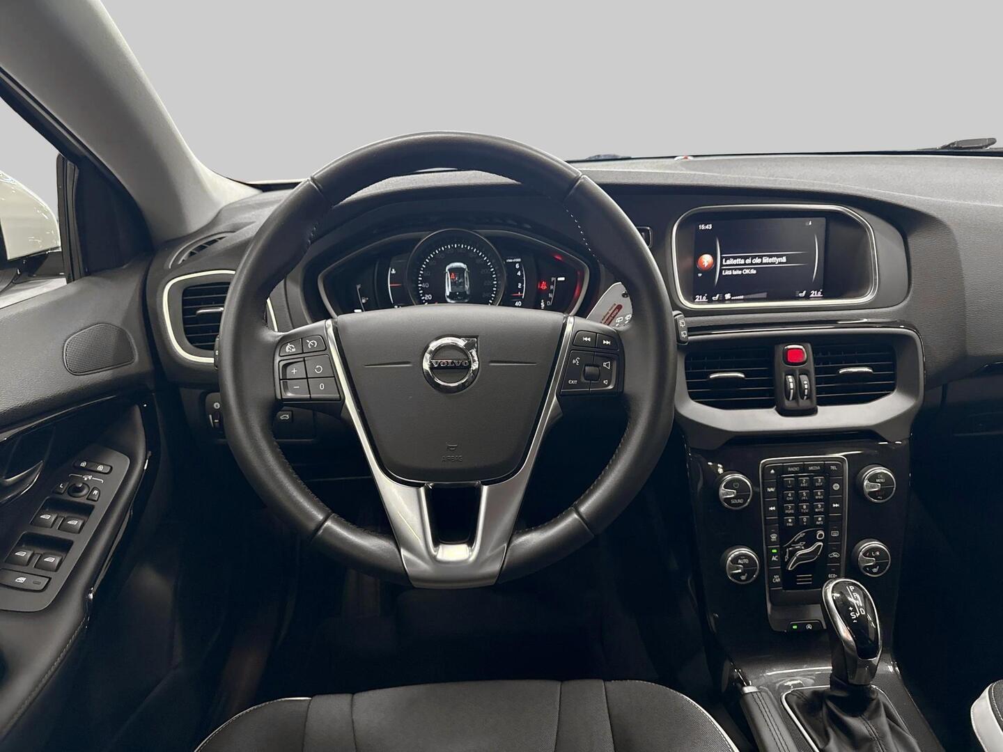 VOLVO V40 2019