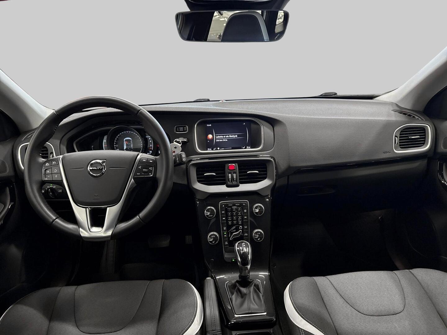 VOLVO V40 2019