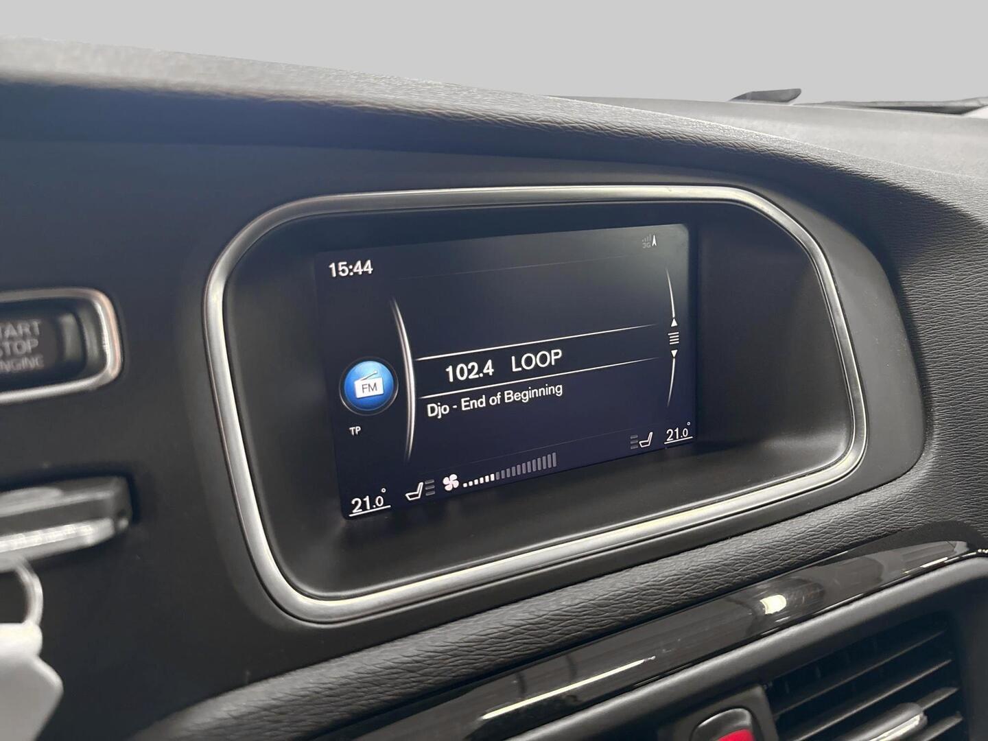 VOLVO V40 2019