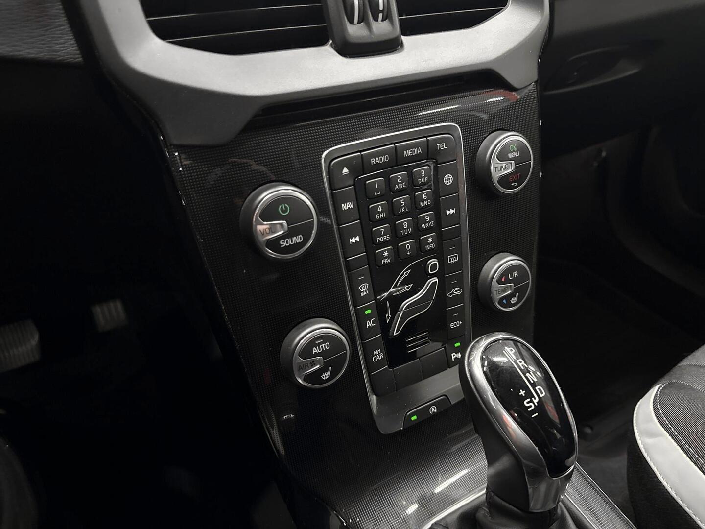 VOLVO V40 2019