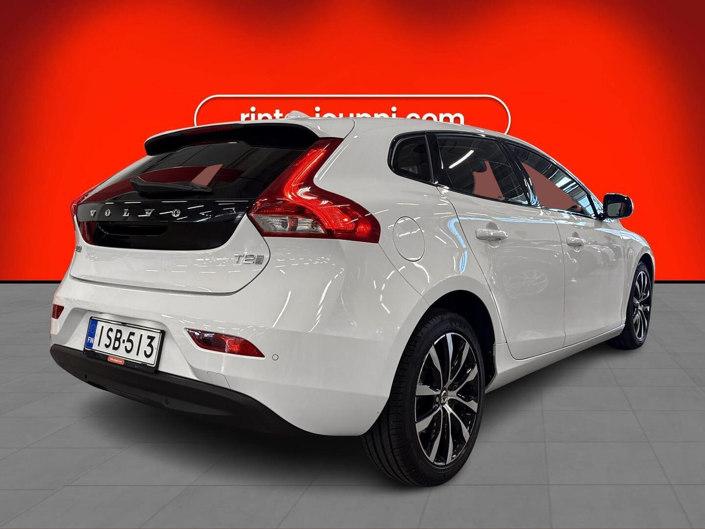 VOLVO V40 2019
