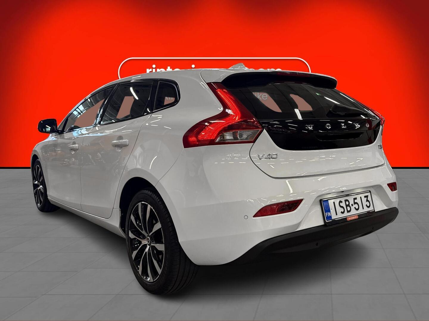 VOLVO V40 2019