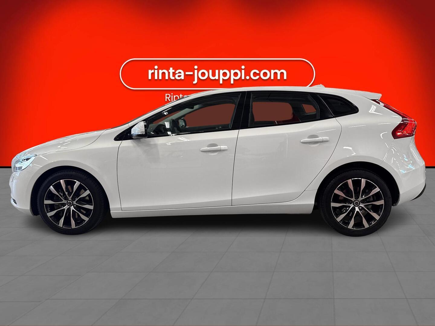 VOLVO V40 2019