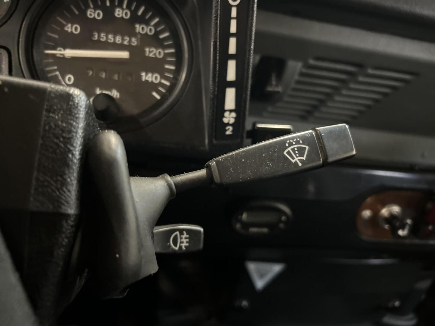 LAND ROVER DEFENDER 1984