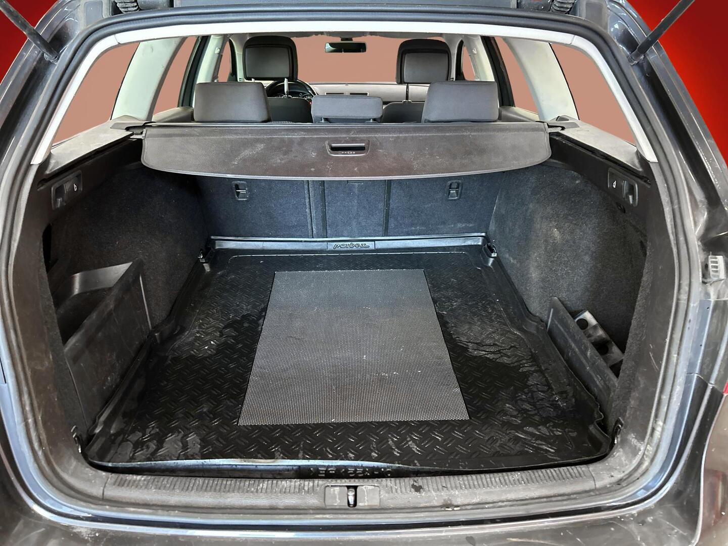 VOLKSWAGEN Passat 2011