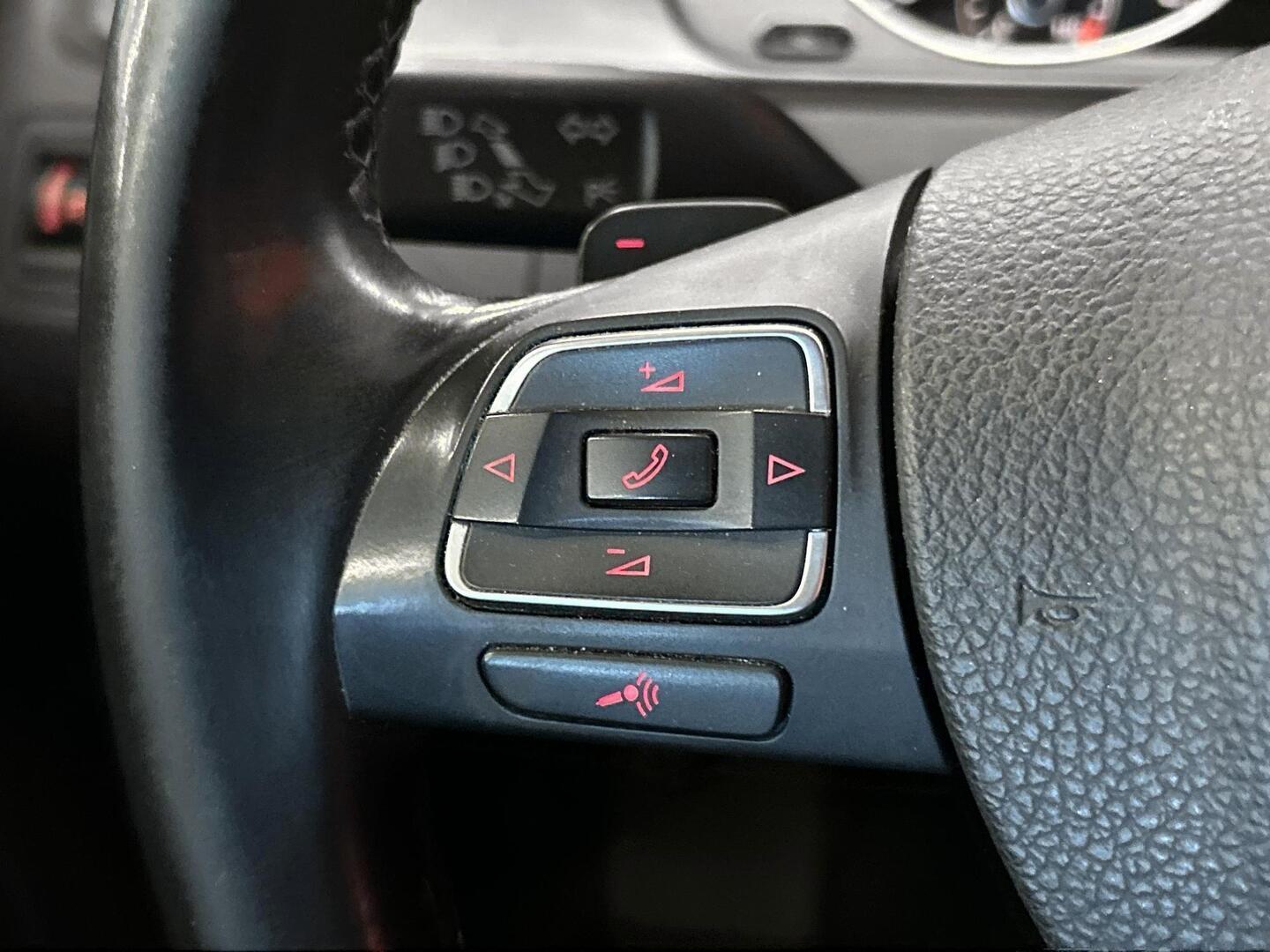 VOLKSWAGEN Passat 2011