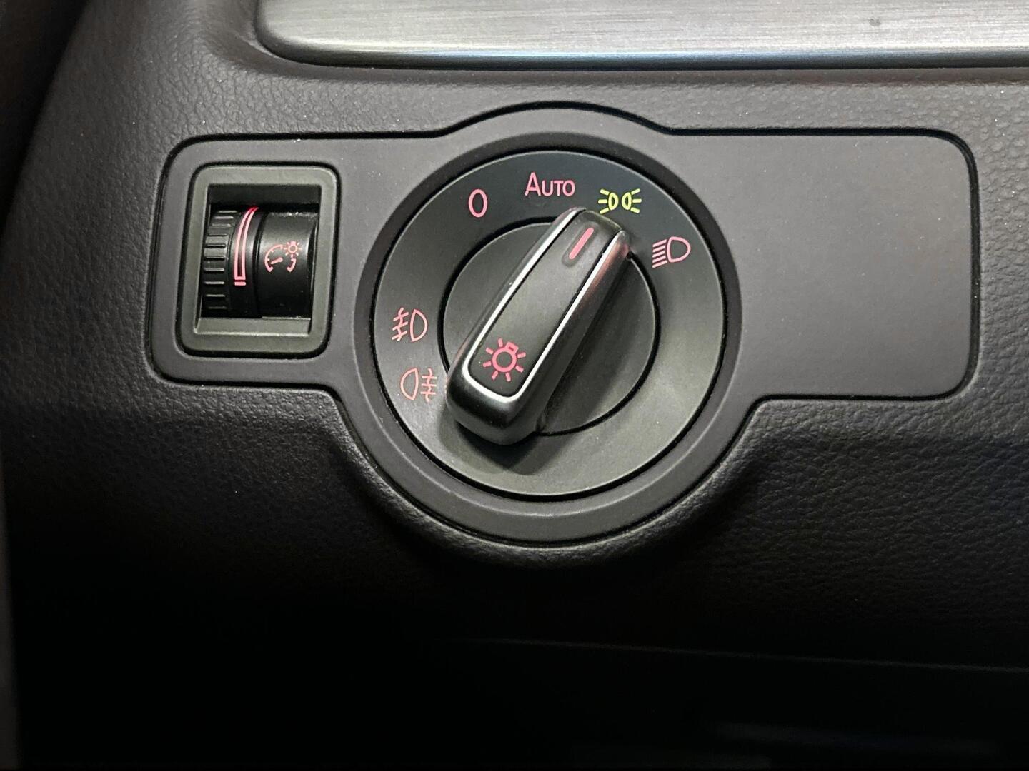 VOLKSWAGEN Passat 2011