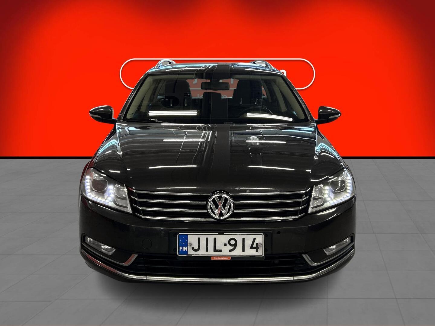 VOLKSWAGEN Passat 2011
