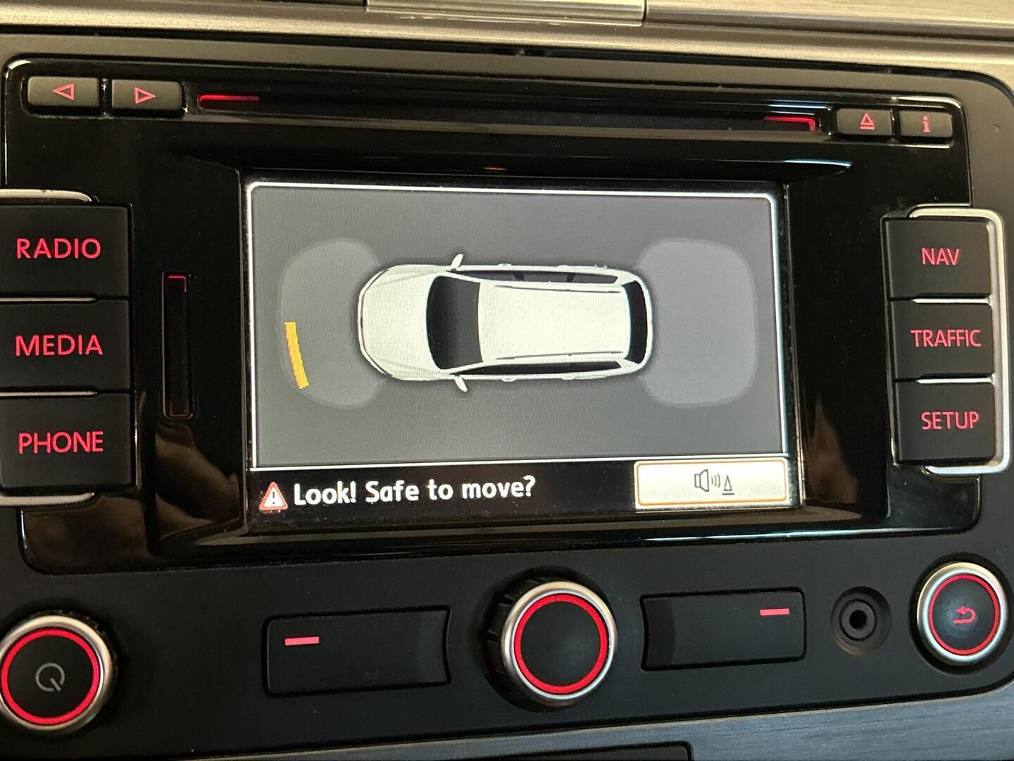 VOLKSWAGEN Passat 2011