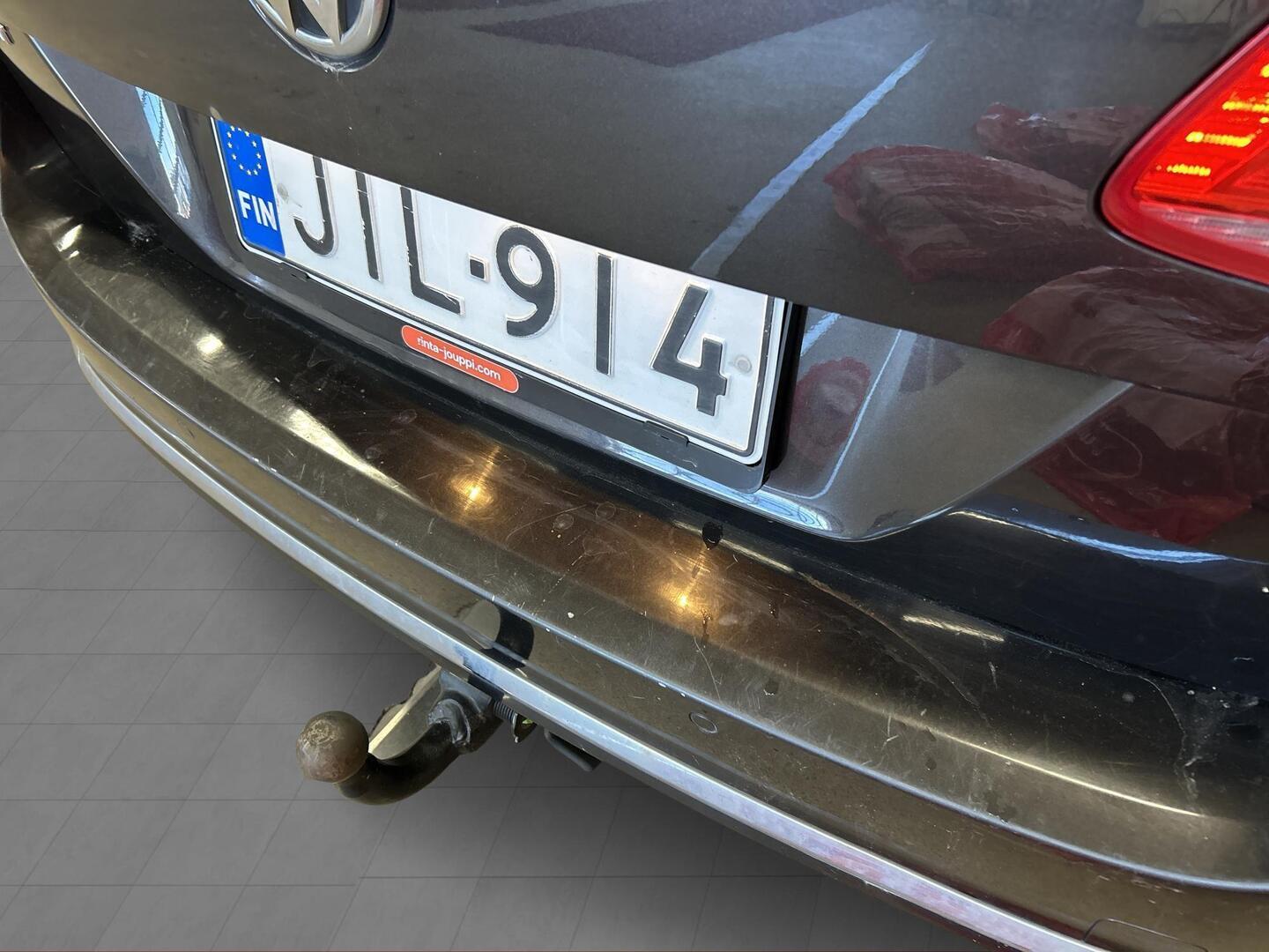 VOLKSWAGEN Passat 2011