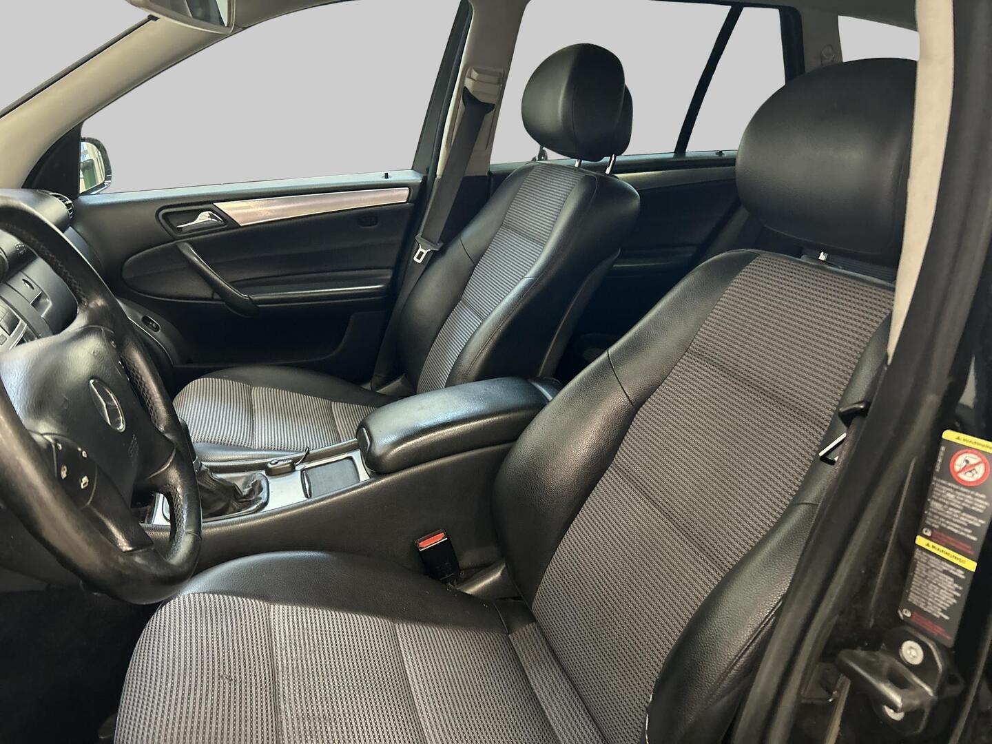 MERCEDES-BENZ C 2005