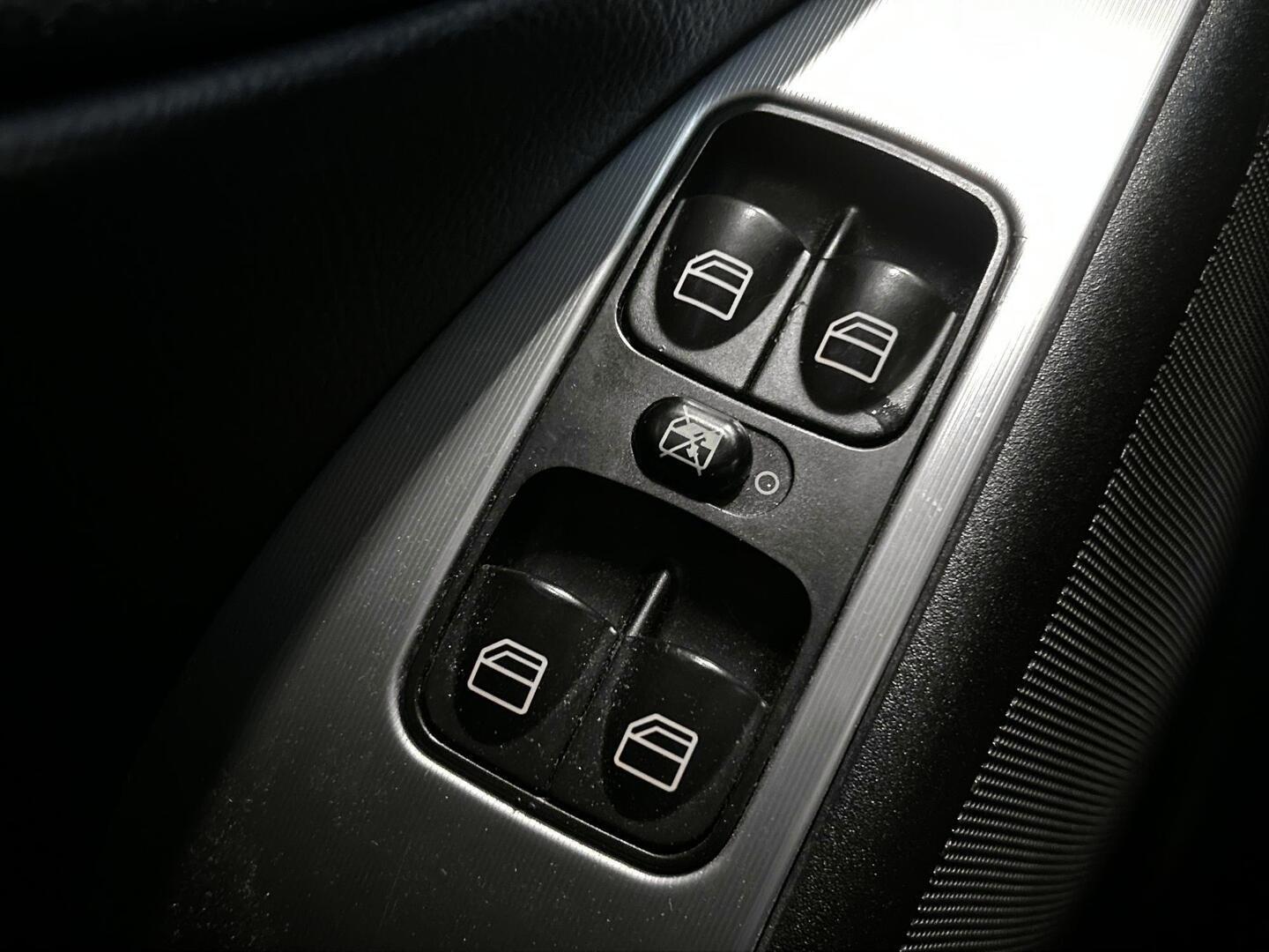 MERCEDES-BENZ C 2005