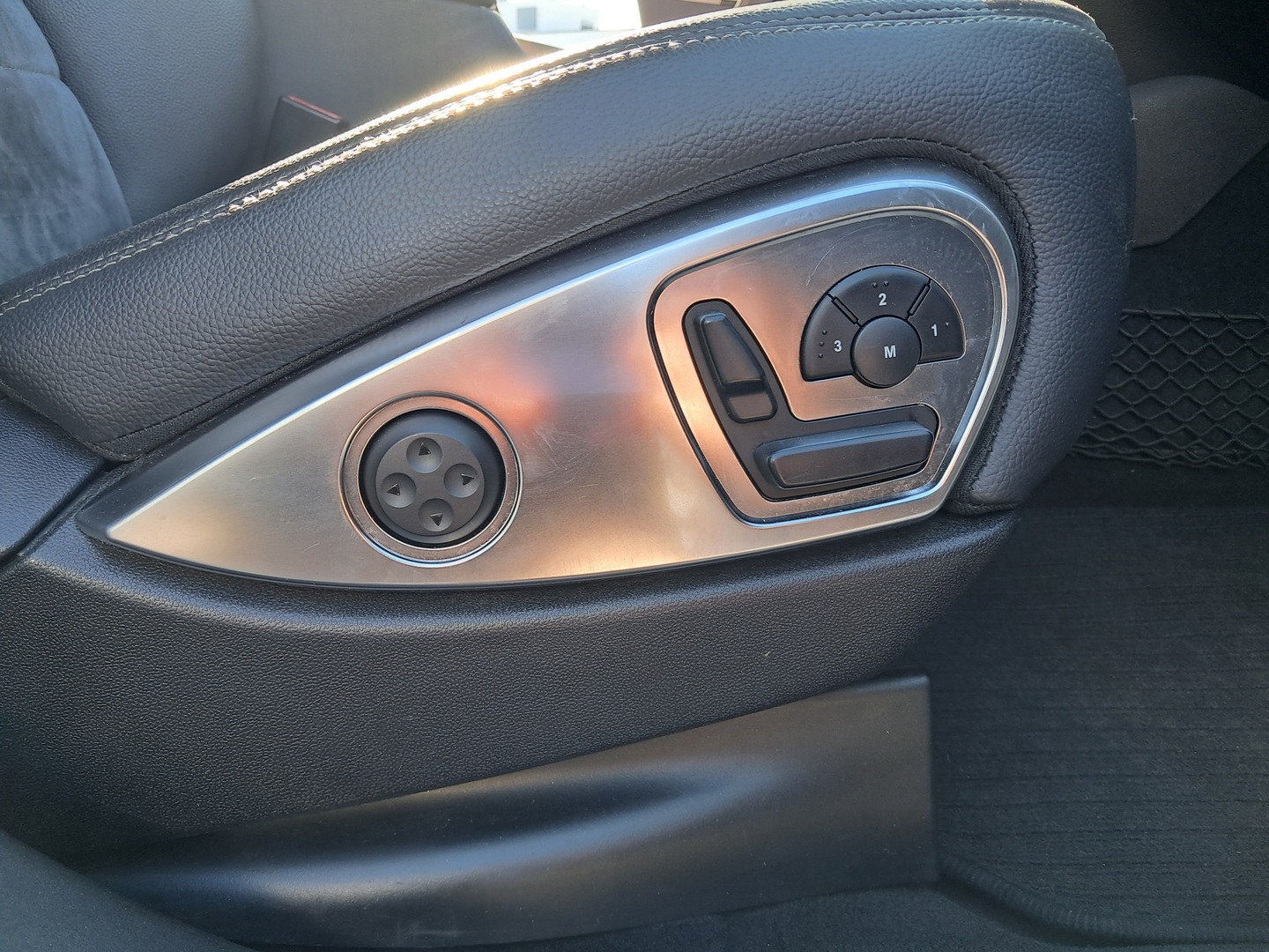 MERCEDES-BENZ R 2012