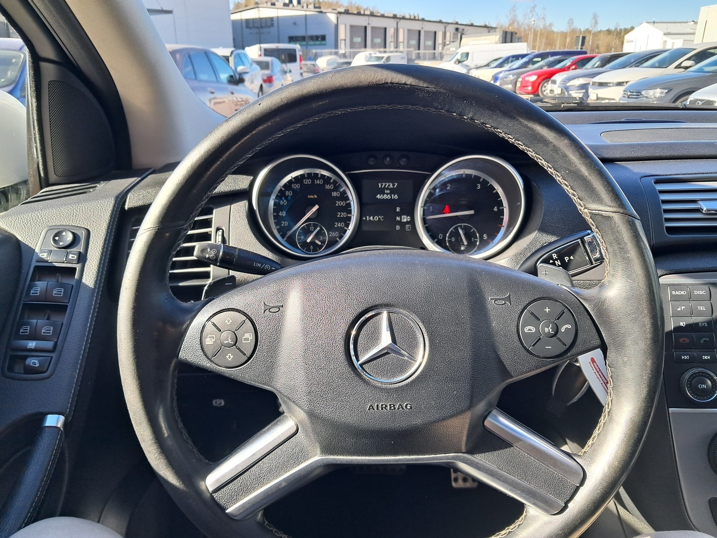 MERCEDES-BENZ R 2012