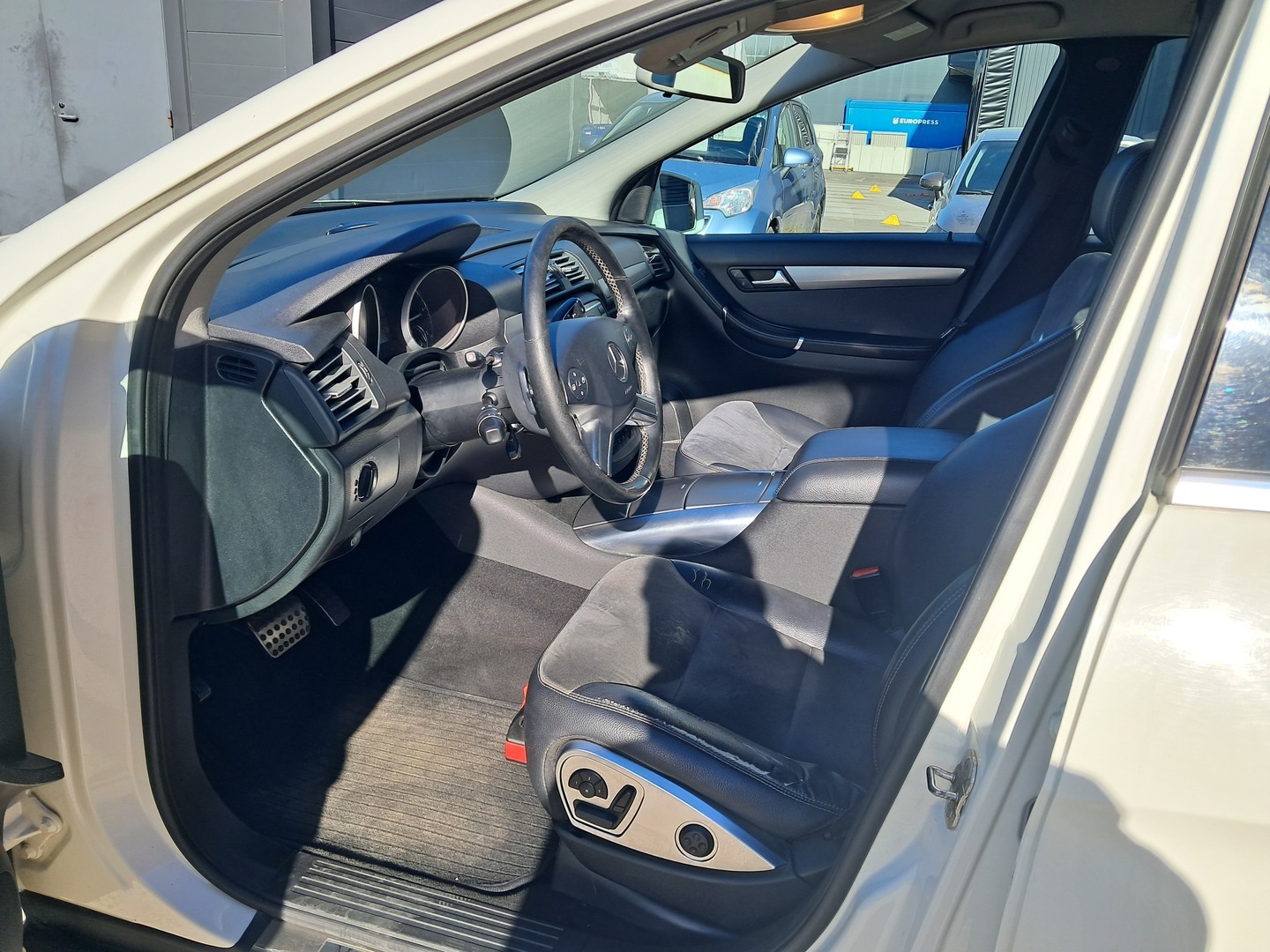 MERCEDES-BENZ R 2012