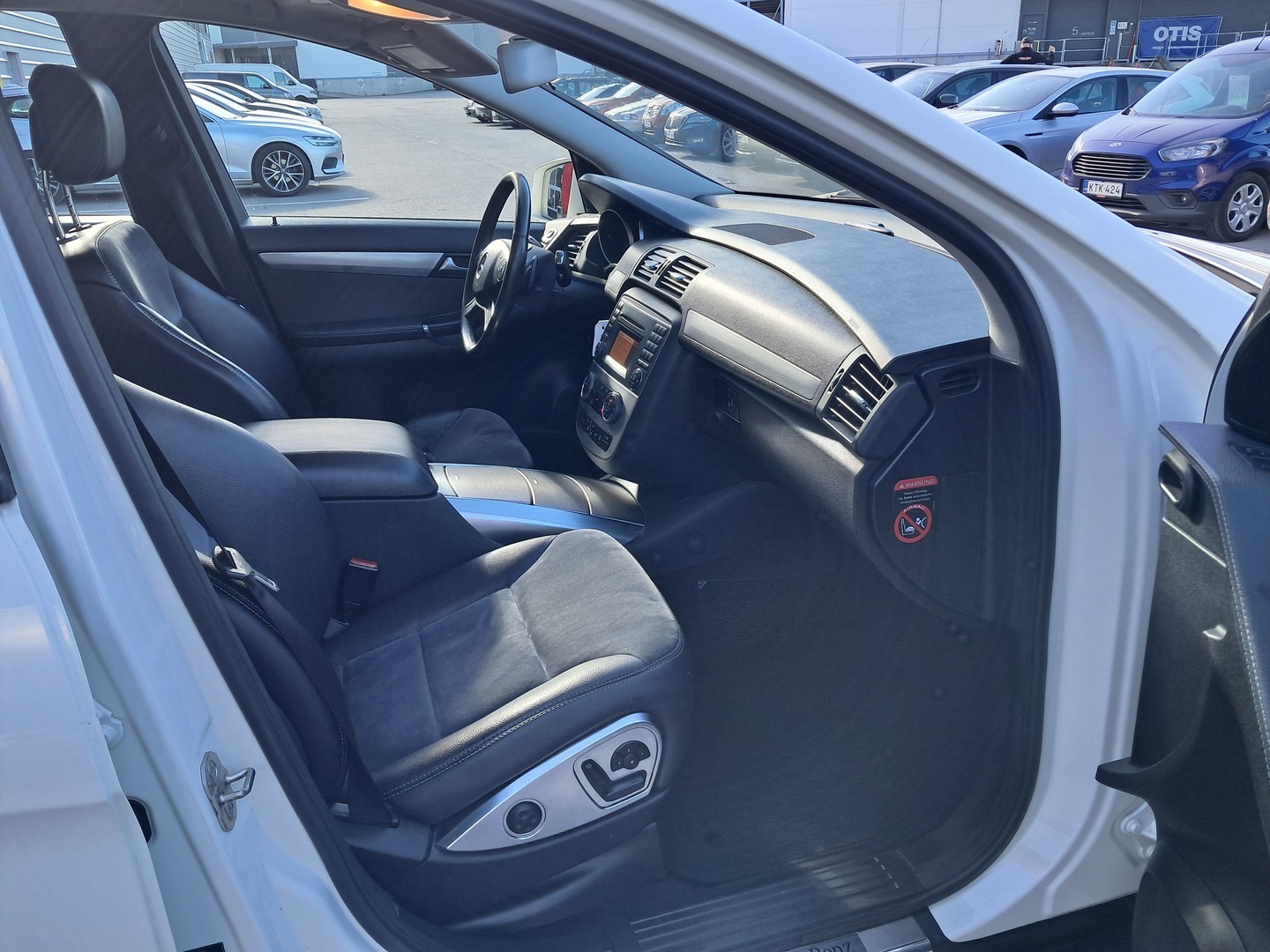 MERCEDES-BENZ R 2012