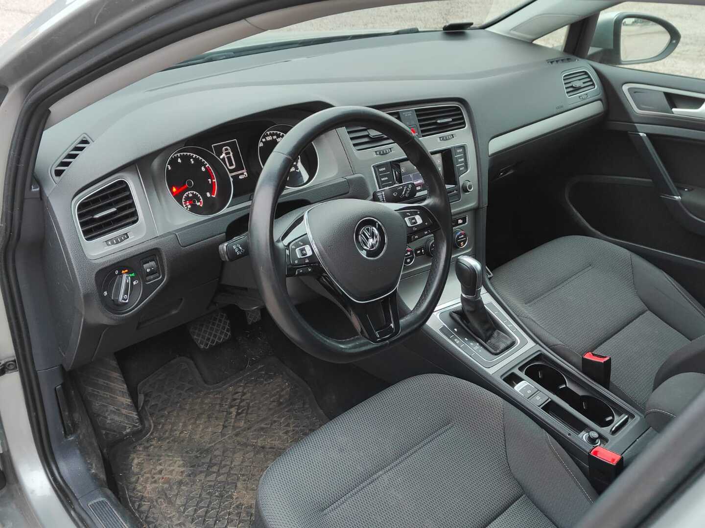 VOLKSWAGEN Golf 2014