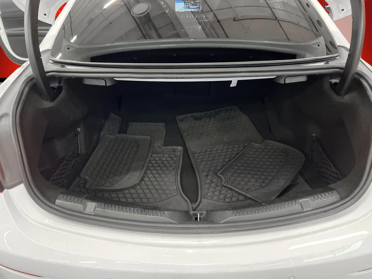 MERCEDES-BENZ E 2018