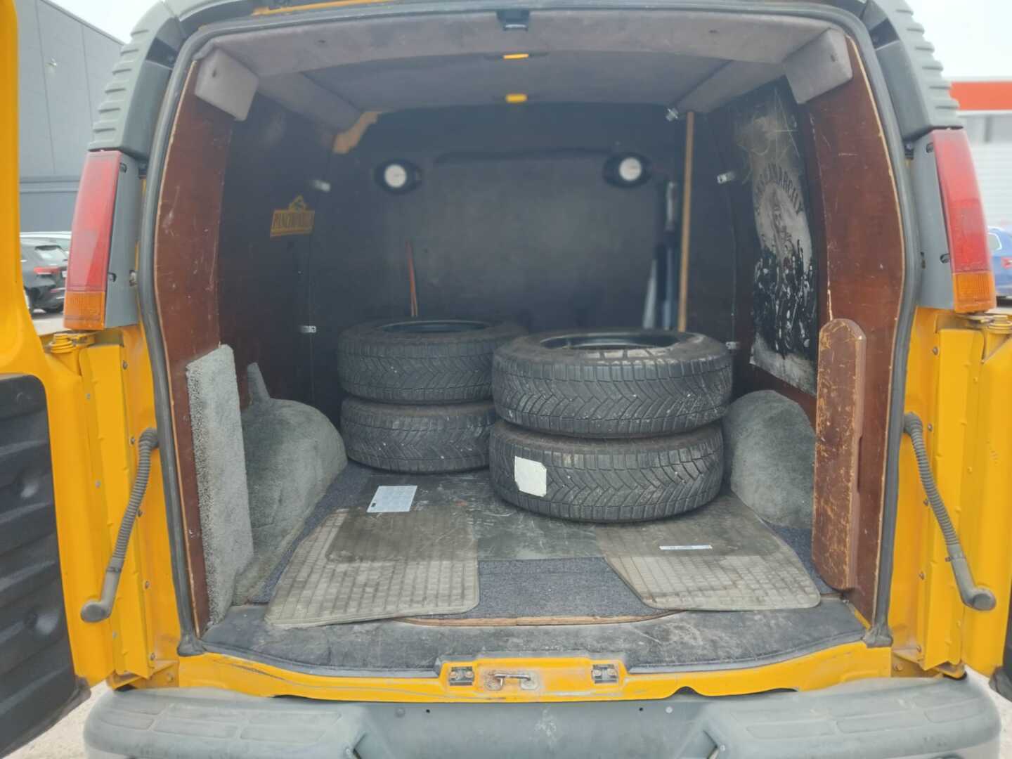 CHEVROLET Chevy Van 1998