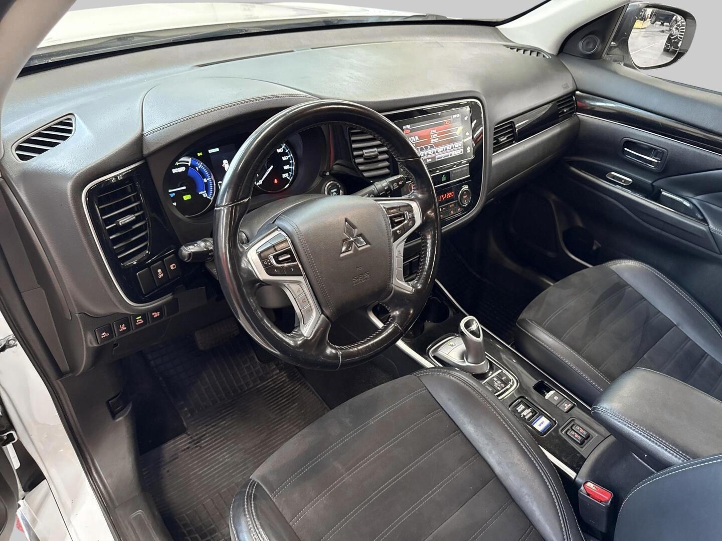 MITSUBISHI Outlander PHEV 2019