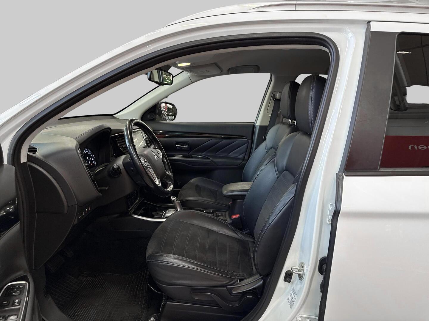 MITSUBISHI Outlander PHEV 2019